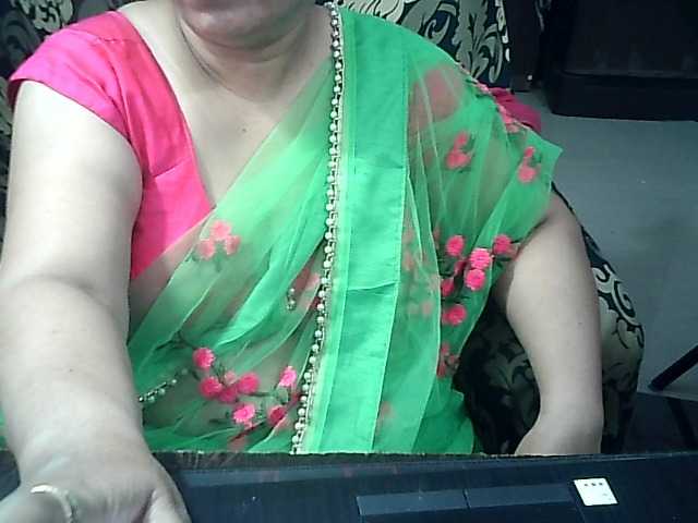 Indianbhabhimilf40 live cam on BongaCams