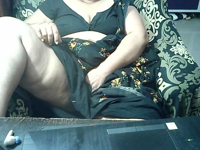 Indianbhabhimilf40 live cam on BongaCams