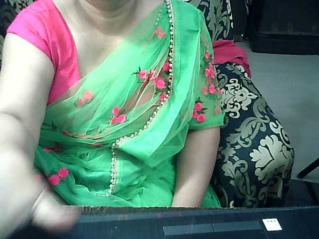 Indianbhabhimilf40 live cam on BongaCams