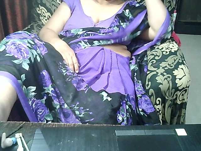 Indianbhabhimilf40 live cam on BongaCams