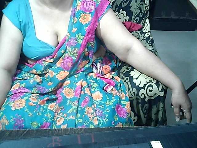 Indianbhabhimilf40's BongaCams show and profile