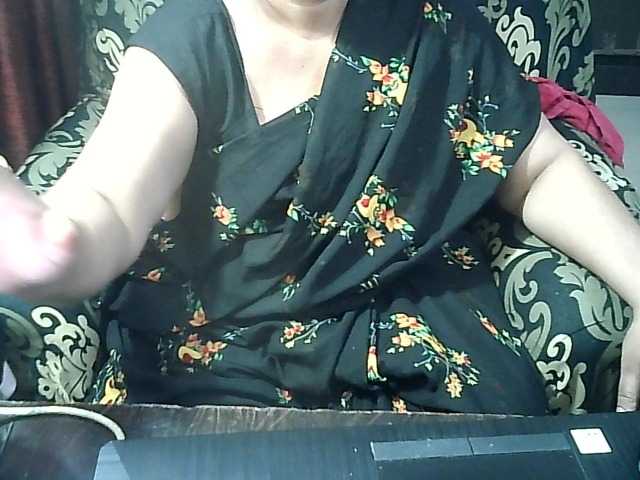 Indianbhabhimilf40 live cam on BongaCams