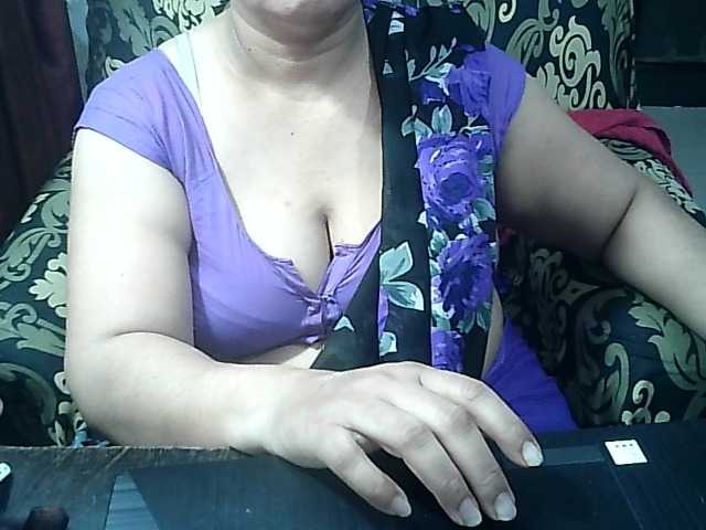 Indianbhabhimilf40 live cam on BongaCams