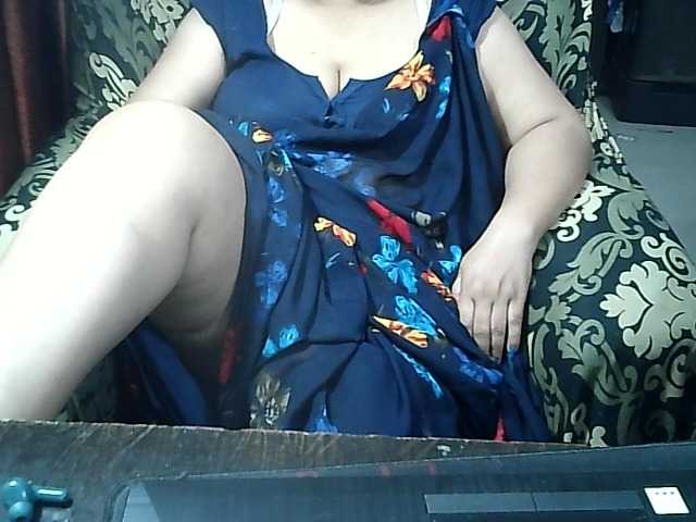 Indianbhabhimilf40 live cam on BongaCams