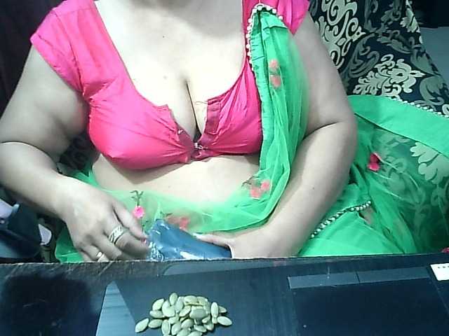 Indianbhabhimilf40 live cam on BongaCams