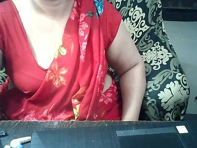 Indianbhabhimilf40 live cam on BongaCams