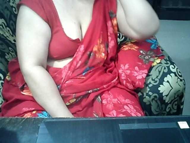 Indianbhabhimilf40 live cam on BongaCams