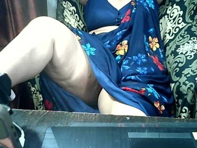 Indianbhabhimilf40 live cam on BongaCams