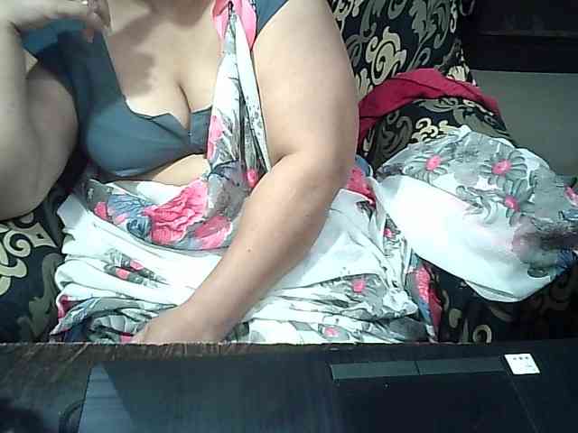 Model: Indianbhabhimilf40