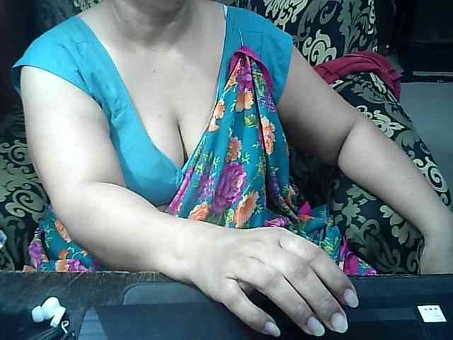 Indianbhabhimilf40 webcam