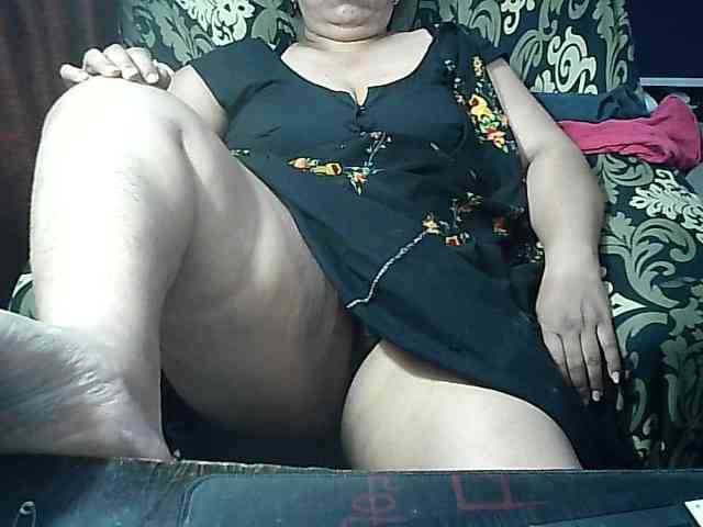 Model: Indianbhabhimilf40
