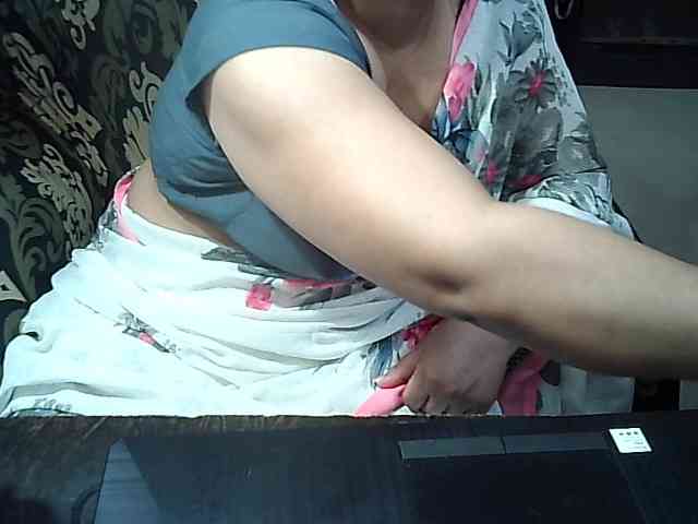 Model: Indianbhabhimilf40