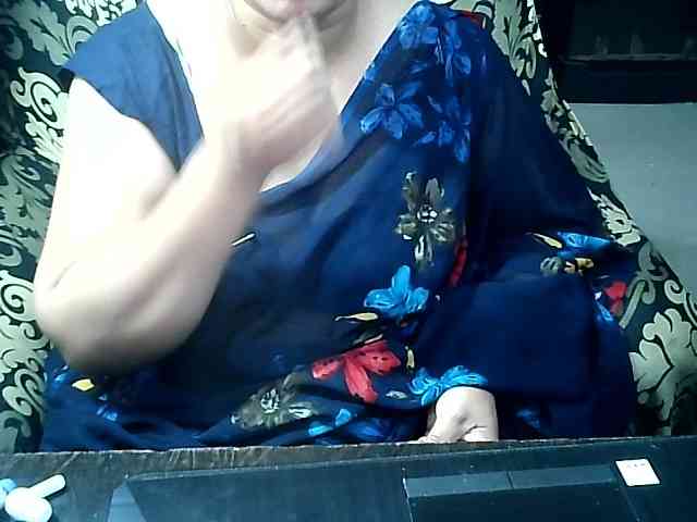 Indianbhabhimilf40's cam show statistics and live stream