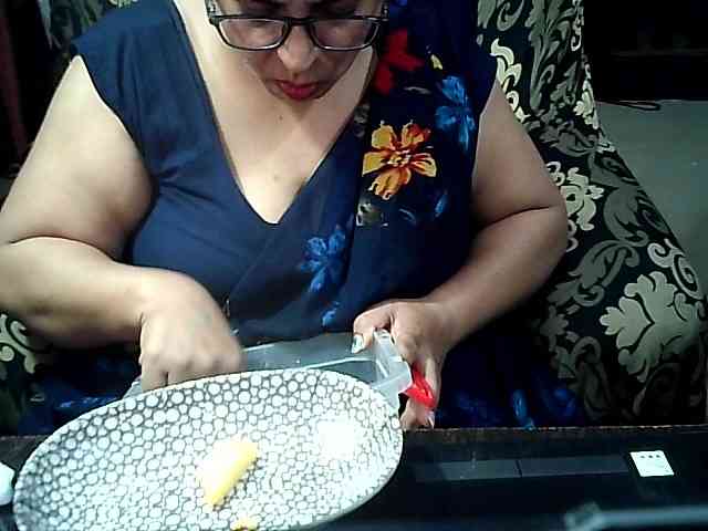 Indianbhabhimilf40 webcam
