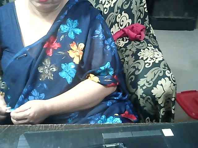 indianbhabhimilf40's live room
