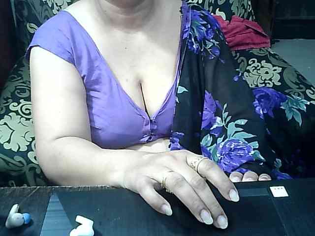 Indianbhabhimilf40 webcam