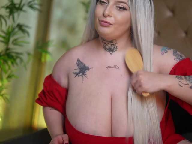 TiffanyTaboo live cam on BongaCams