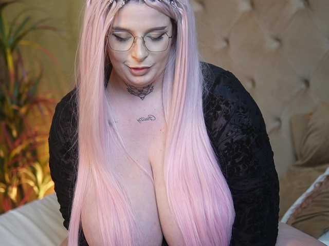 TiffanyTaboo live cam on BongaCams