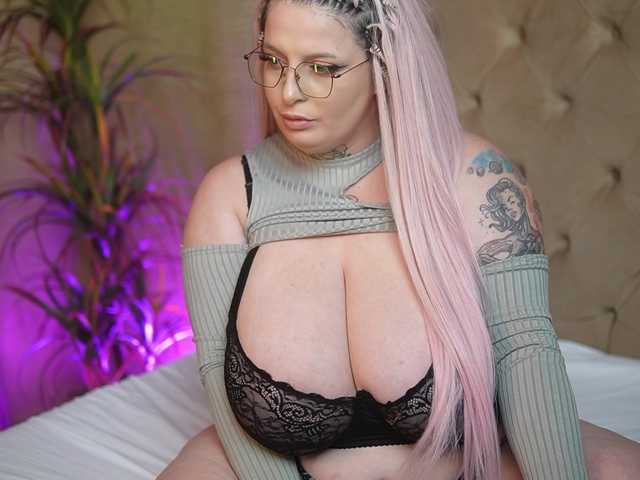 TiffanyTaboo live cam on BongaCams