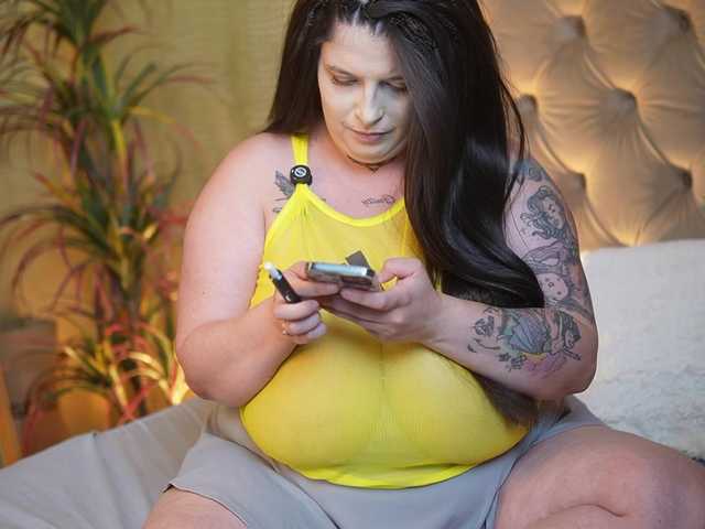 TiffanyTaboo live cam on BongaCams