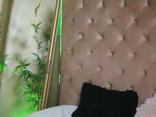 TiffanyTaboo live cam preview