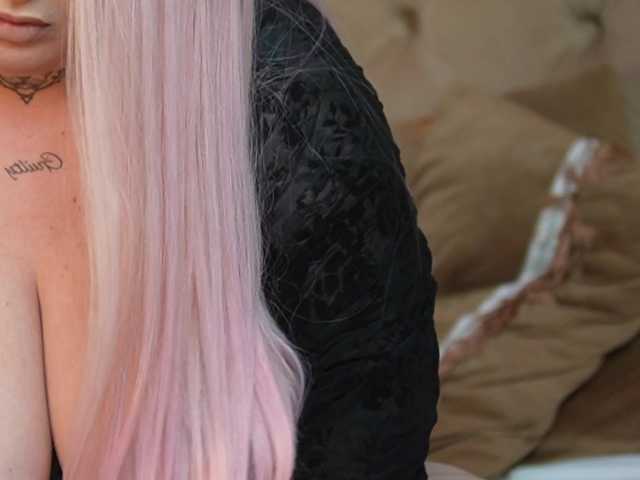 TiffanyTaboo live cam on BongaCams