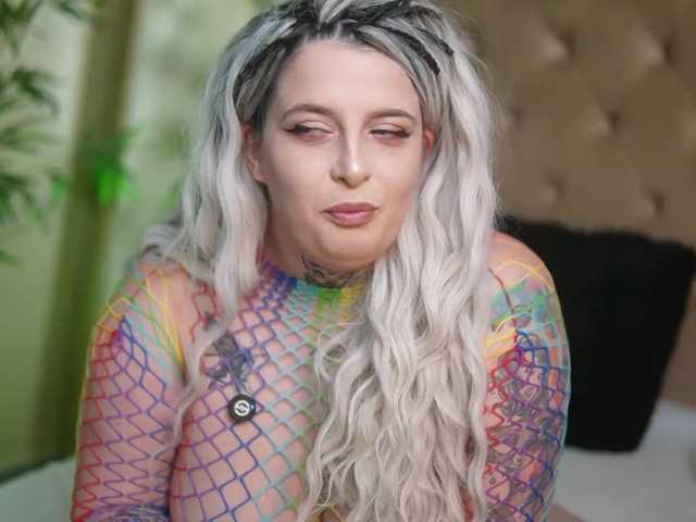 TiffanyTaboo live cam preview