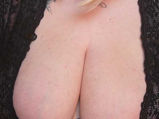 TiffanyTaboo live cam on BongaCams