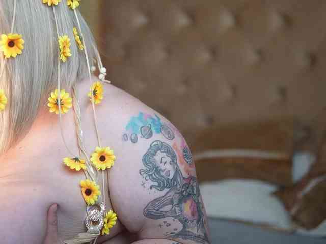 이 모델은 현재 라이브 중입니다. TiffanyTaboo