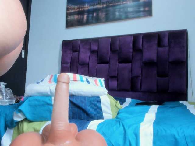 AssParadisse's BongaCams show and profile