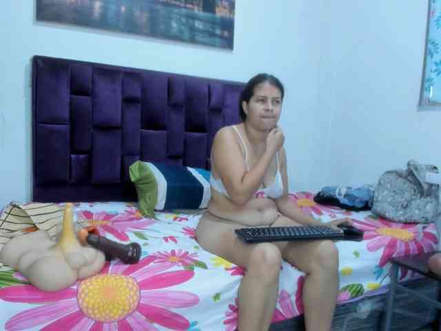 AssParadisse Live Webcam on BongaCams