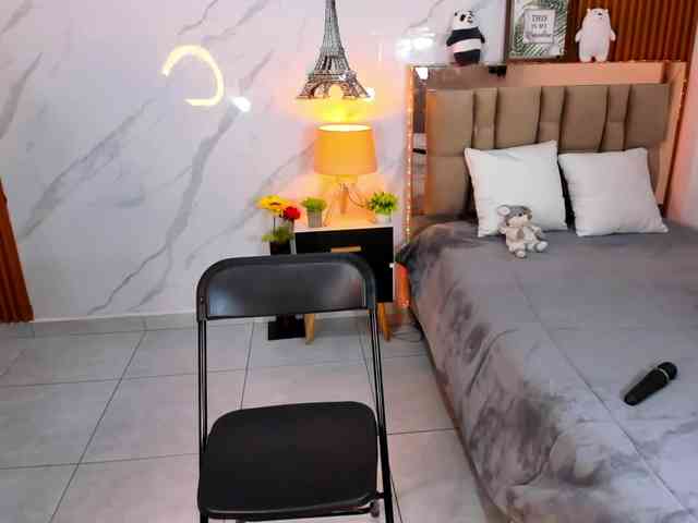 kittyscoot's live room