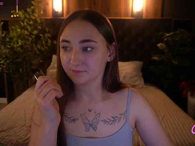 SashaDuvalle webcam