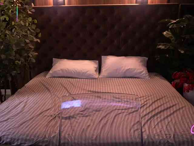 SashaDuvalle webcam