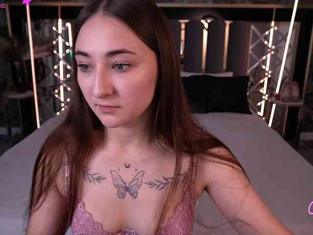 SashaDuvalle webcam