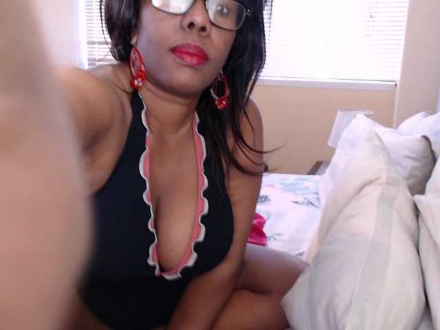JUICYBOOBS36DD live cam on BongaCams