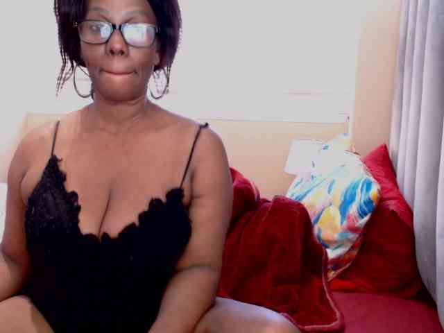 JUICYBOOBS36DD webcam