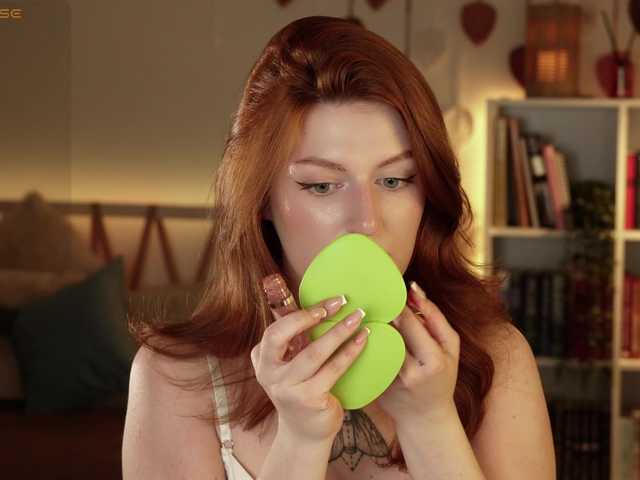 Lianna's BongaCams show and profile