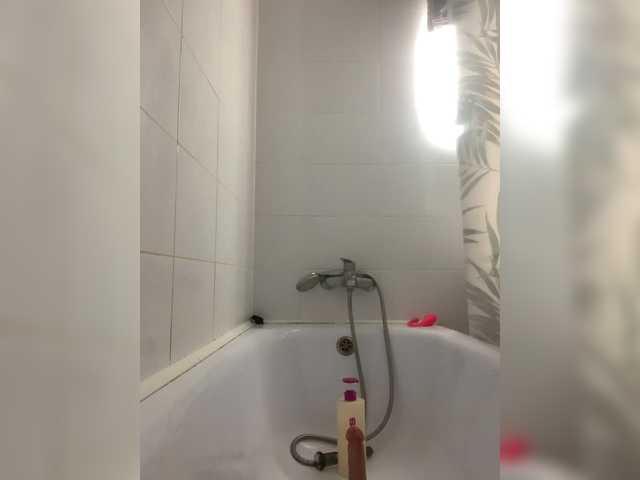 EmmaWise2211 live cam on BongaCams