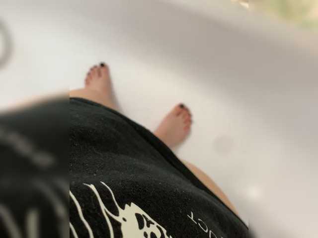 EmmaWise2211 live cam on BongaCams