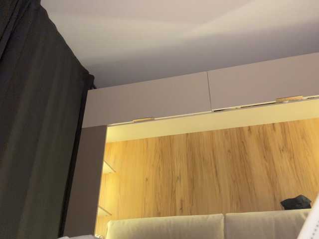 EmmaWise2211 live cam on BongaCams