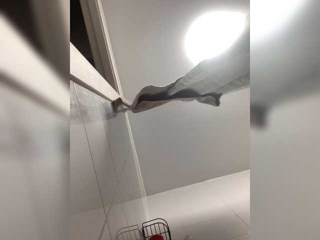 EmmaWise2211 live cam on BongaCams