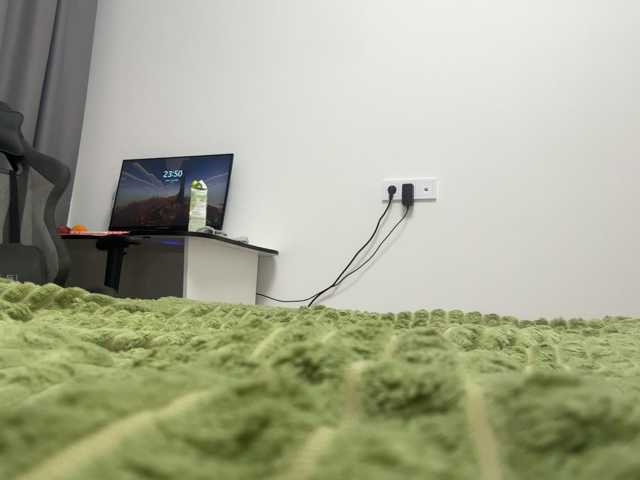 EmmaWise2211 live cam on BongaCams