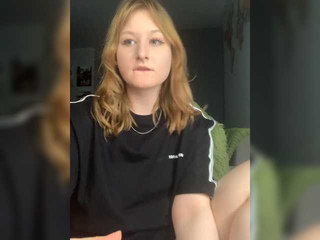 EmmaWise2211 live cam on BongaCams