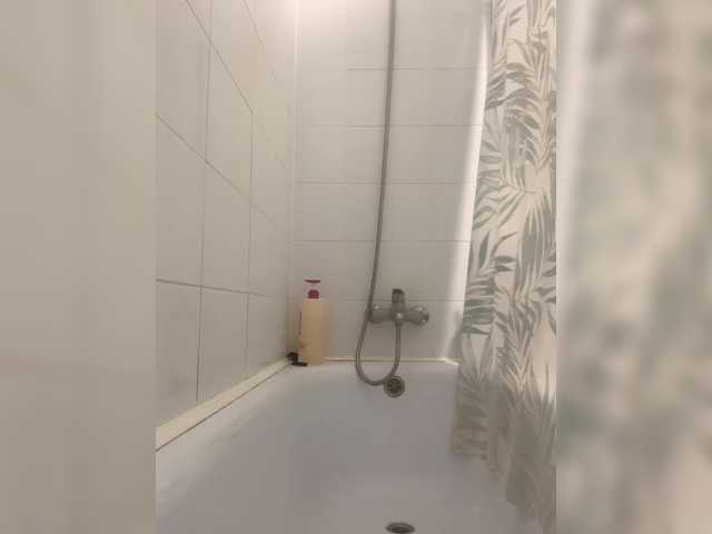 EmmaWise2211 live cam on BongaCams
