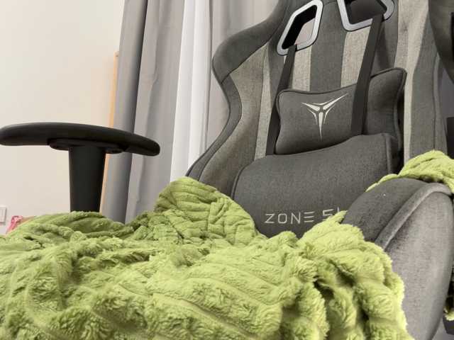 EmmaWise2211 live cam on BongaCams