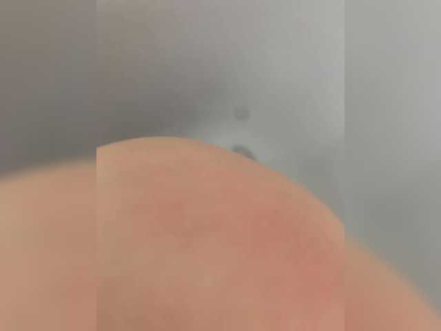 EmmaWise2211 live cam on BongaCams