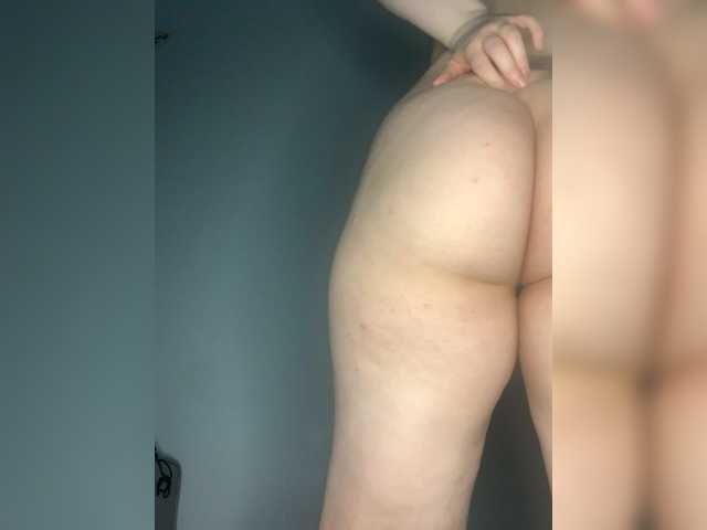 EmmaWise2211 live cam on BongaCams