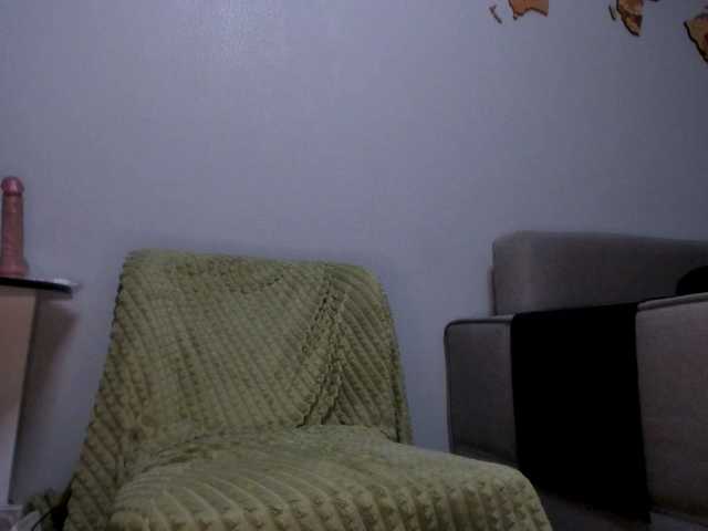 EmmaWise2211 live cam on BongaCams