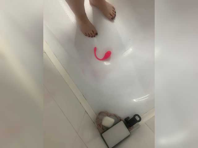 EmmaWise2211 live cam on BongaCams
